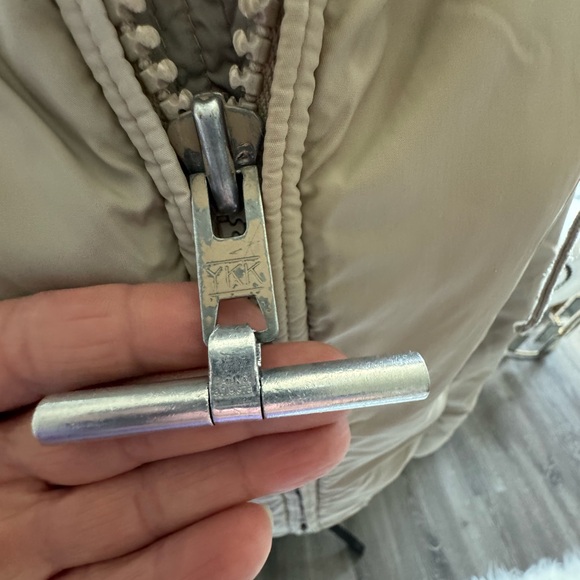 Awesome vintage ski jacket. - Picture 5 of 9